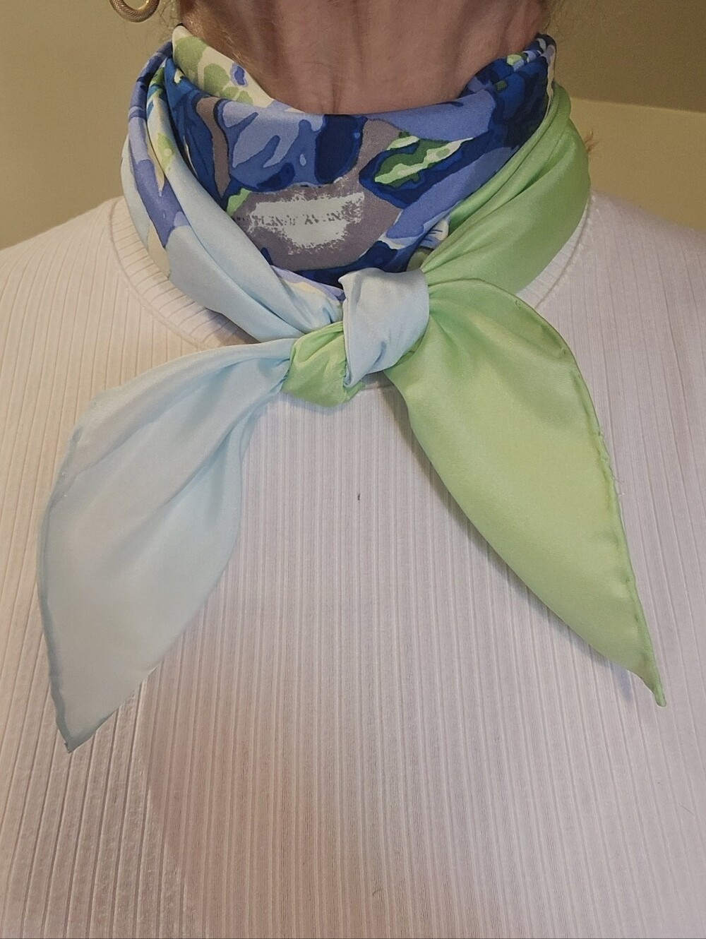 Talbots 100% Silk Floral Bouquet Scarf  Blue and Green Vintage 32x32 - Picture 2 of 10